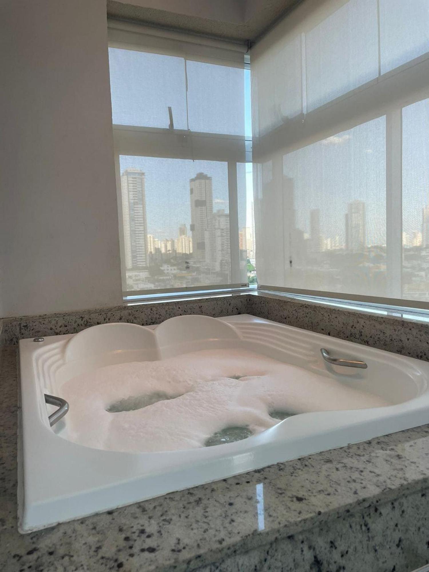 1 Qts.| 2 Hosp. | Jacuzzi Na Varanda | Linda Vista กัวยาเนีย ภายนอก รูปภาพ